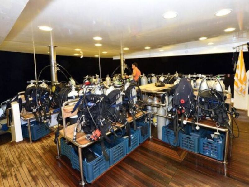 MY Blue Tauchdeck